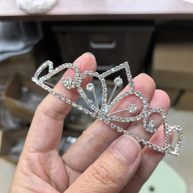 Zilverkleurige strass bruidskr - Women Knight Accessories recensie en prijs