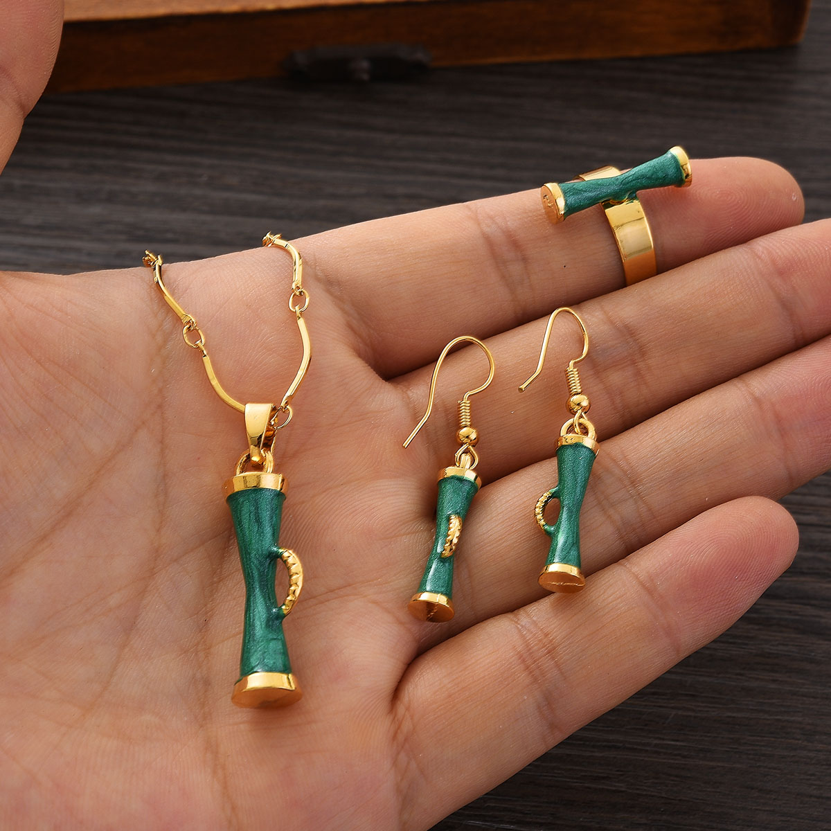 Mode PNG goudkleurige sieraden - Women Accessories India recensie en prijs